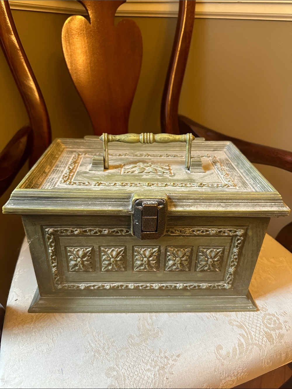 1960s Max Klein avocado green faux wood plastic sewing box with latch closure